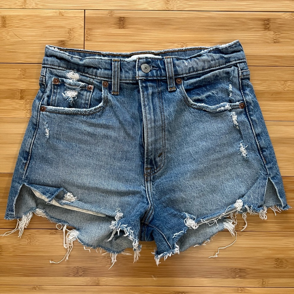 Abercrombie & Fitch High Rise Curve Love Mom Shorts